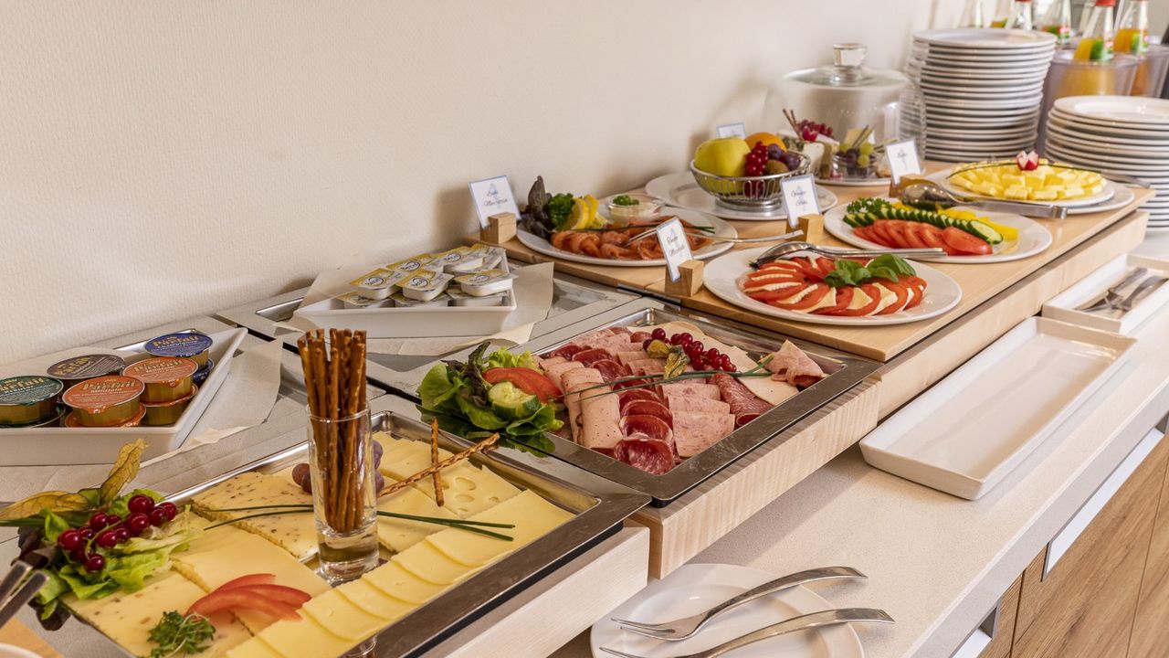 großes und reichhaltiges Frühstück großes und reichhaltiges Frühstück